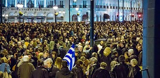 Ξαναζεσταίνονται οι πλατείες…