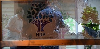 «Ο Ερντογάν έχει μετατρέψει τις κουρδικές πόλεις σε Γάζα» – Συνέντευξη στελέχους του HDP στο Δρόμο
