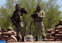 Σκηνικό στρατιωτικής κατοχής, αλλά και αντίστασης