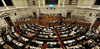Δέκα και ένας κατεπείγοντες λόγοι εξευτελισμού της Βουλής