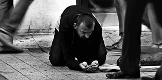 Η κυβέρνηση ζητά «…μια διακριτική ευχέρεια να κυβερνήσει» | Το editorial του Δρόμου που κυκλοφορεί