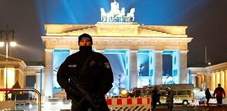 Τρομοκρατία και βαρβαρότητα «Δεν το χωρά ο νους μας…» -του Τάσου Βαρούνη