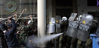 Η καταστολή χέρι-χέρι με τον ΣΥΡΙΖΑ στην πεπατημένη των Μνημονίων