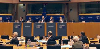 Ελάφρυνση χρέους με «ρήτρα μεταρρυθμίσεων»