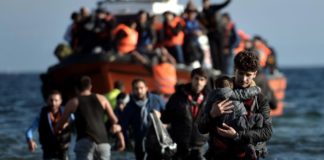 Το προσφυγικό κλονίζει μια βαθιά διχασμένη Ε.Ε.