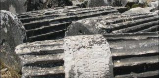 «Πουλάτε το νερό, πουλάτε τα λιμάνια, πουλήστε και τη μάνα σας και φύγετε τσογλάνια»