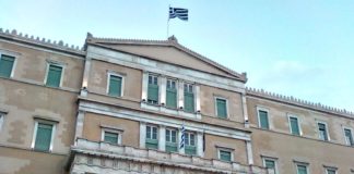 Μανούβρες στην ευθεία για τις κάλπες
