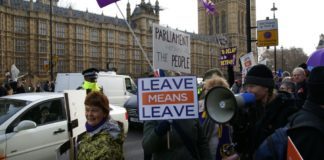 Οι υπάλληλοι των ελίτ παζαρεύουν το Brexit