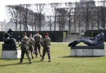 Ο στρατός της Γαλλικής «Δημοκρατίας» εναντίον του εχθρού λαού