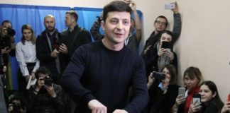 Νίκη του κωμικού Ζελένσκι στην Ουκρανία