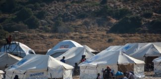 Συσσωρεύονται τα αδιέξοδα στο προσφυγικό