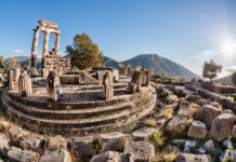 Αυτή η ερημική κολόνα, εγκαταλελειμμένη στο ύψος της