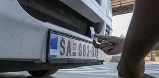 Ο πόλεμος της πινακίδας αναζωπυρώνεται