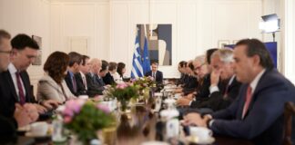 Ποδαρικό με ανασχηματισμό εξπρές και μπαράζ νομοσχεδίων