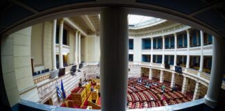 Πρόταση μομφής με εκλογικό άρωμα