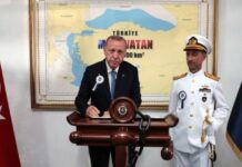 Επιστρατεύει όλα τα όπλα επιβολής