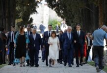 Ο κυματοθραύστης, η χρεοκοπία και η υπερ-καζινοποίηση