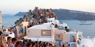 Ο υπερτουρισμός βλάπτει σοβαρά τη χώρα