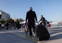 Προσπαθώντας να ζήσουμε σαν άνθρωποι