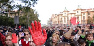 Η Σερβία σε πολιτική κρίση
