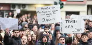 Τέμπη: Εγκλωβισμός στο κομματικό σκηνικό ή οξυγόνο της κοινωνικής αντιπολίτευσης