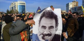 Πίεση στους κεμαλιστές, φλερτ με τον Οτσαλάν