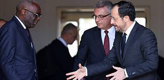 Τουρκικοί ελιγμοί εντυπωσιασμού σε κενό αέρος