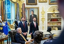 Στριμωγμένη η διοίκηση Τραμπ