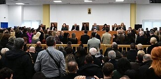Η προκλητικότητα της αδικαιοσύνης: «Πιθανόν να φταίνε οι σκοτωμένοι του τρένου των Τεμπών»